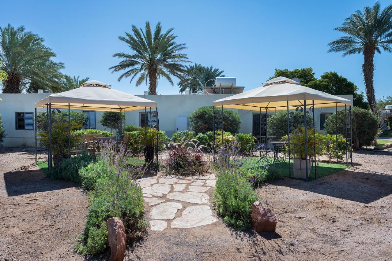 Eilot Kibbutz Country Lodging エイラート エクステリア 写真