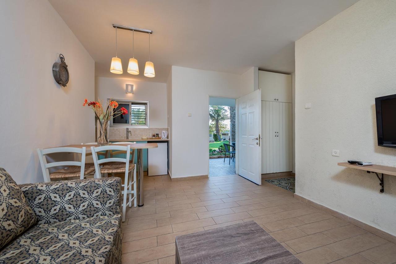 Eilot Kibbutz Country Lodging エイラート エクステリア 写真