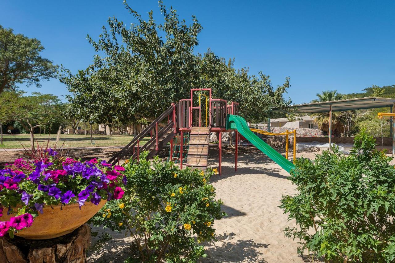 Eilot Kibbutz Country Lodging エイラート エクステリア 写真