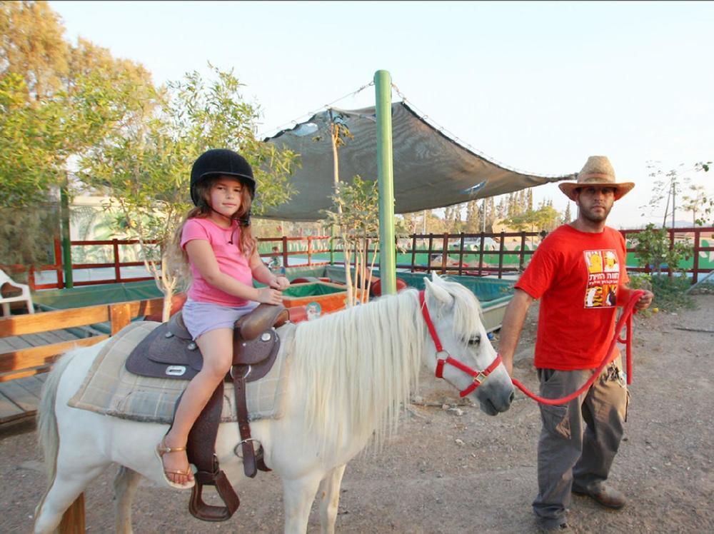 Eilot Kibbutz Country Lodging エイラート エクステリア 写真
