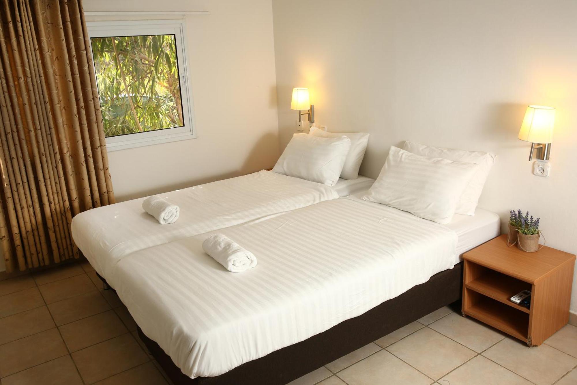 Eilot Kibbutz Country Lodging エイラート 部屋 写真