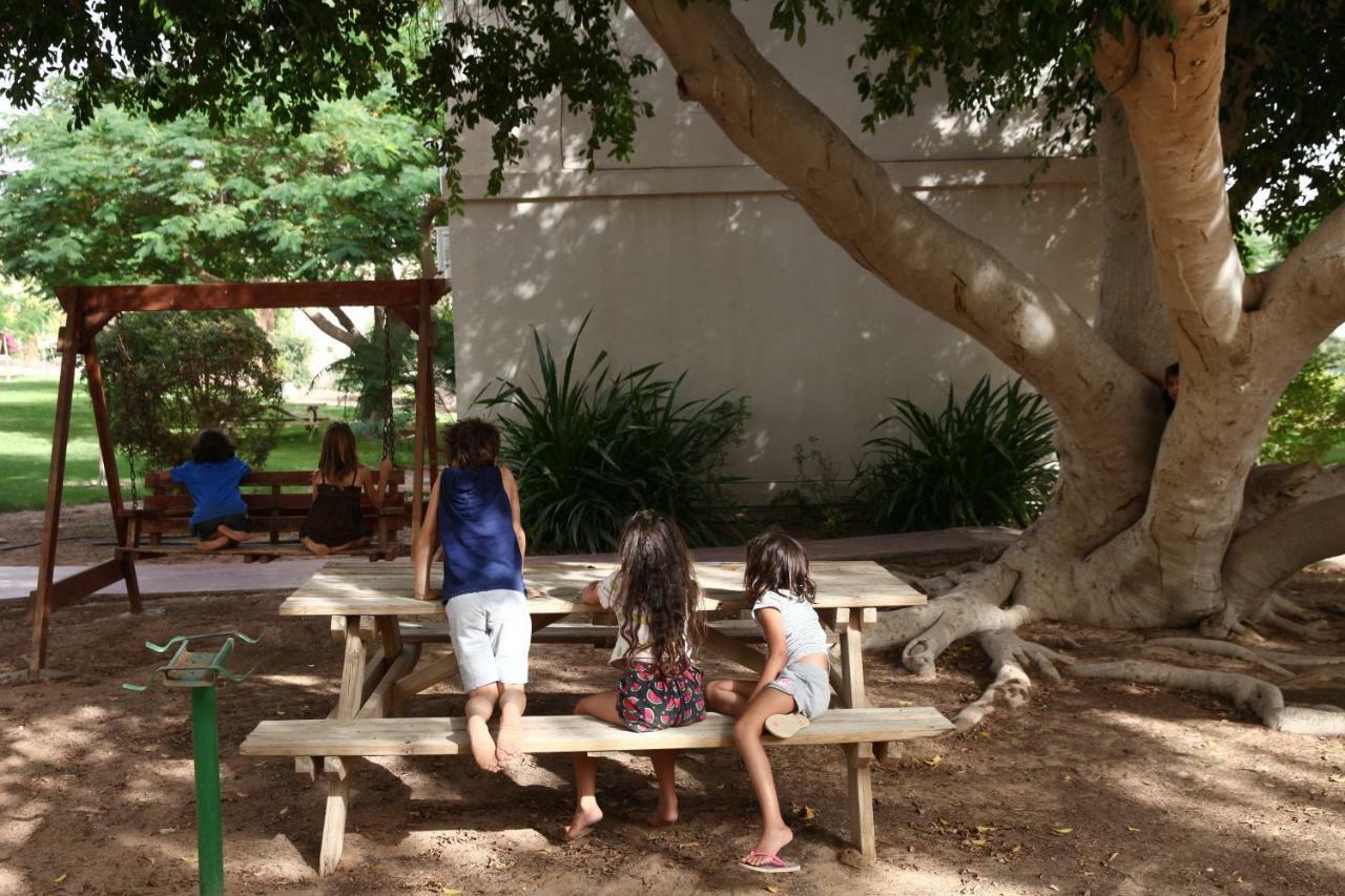 Eilot Kibbutz Country Lodging エイラート エクステリア 写真