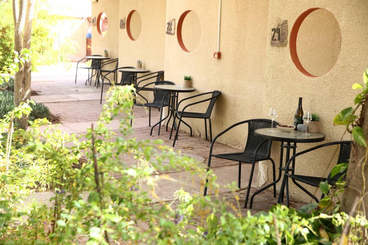 Eilot Kibbutz Country Lodging エイラート エクステリア 写真
