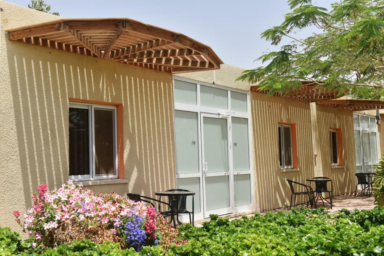 Eilot Kibbutz Country Lodging エイラート エクステリア 写真